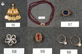 Politie Fryslân zoekt eigenaren van meer dan zestig mogelijk gestolen sieraden