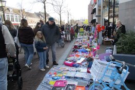 Gezellige drukte op de Koningsdag en markt in Heerenveen
