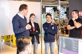 F1 coureur Nyck de Vries gaat samenwerking aan met digital agency TRES