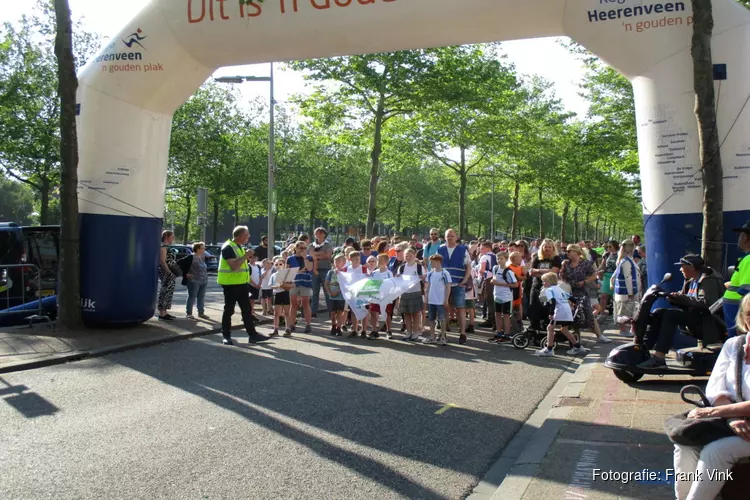 Avond vierdaagse wandel tocht Heerenveen trekt veel deelnemers!