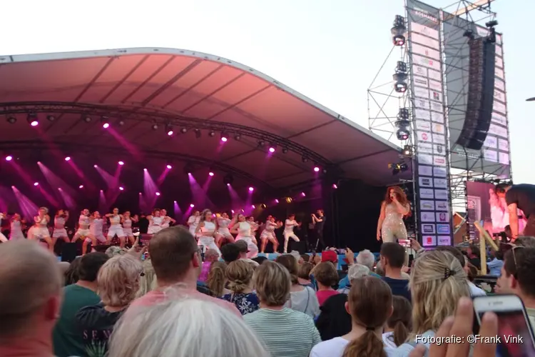 Gezellige drukte op The Night of the Koemarkt