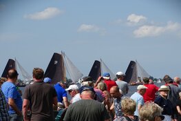 Skûtsje van Grou wint op Heegermeer bij Woudsend
