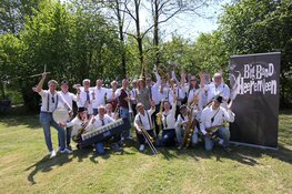 Openluchtoptreden BigBand Heerenveen