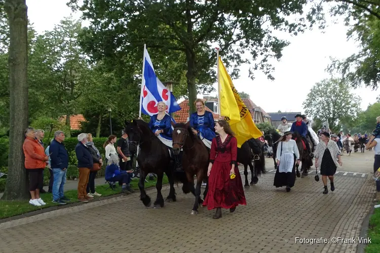 Boerenoptocht Flaeijelfeest druk bezocht