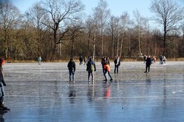 Schaatspret op de ijsbaan aan de Munnikspetten in Heerenveen