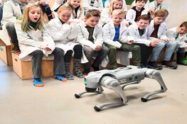STEAMpoint van CBO Meilân introduceert innovatieve Robothond in Onderwijsprogramma