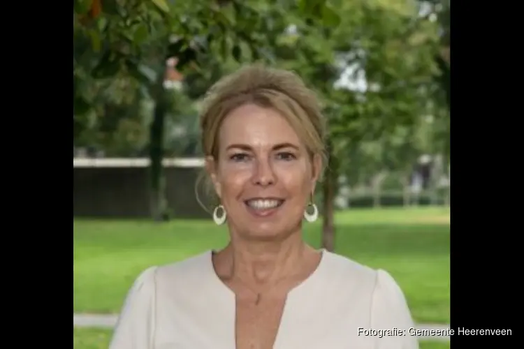 Burgemeester wint prijs voor bijdrage aan Friese politiek
