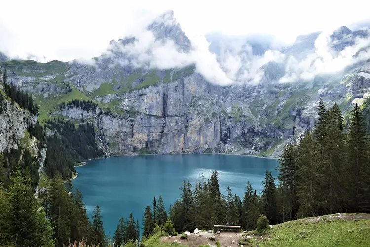 Wandelvakantie in Zwitserland: ontdek de verborgen schatten van natuurpracht en ontspanning.