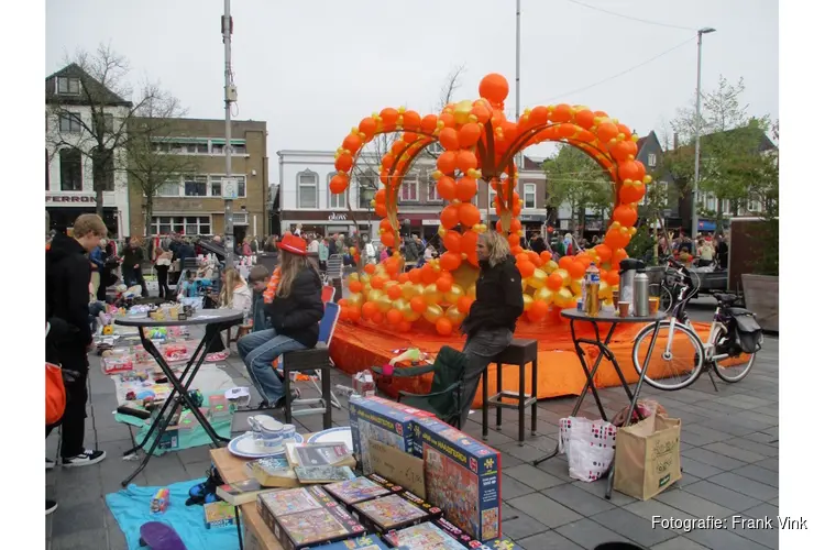 Gezellige drukte op de vrijmarkt in Heerenveen!