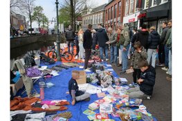 Gezellige drukte op de vrijmarkt in Heerenveen!