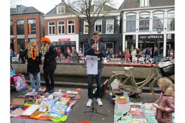 Gezellige drukte op de vrijmarkt in Heerenveen!