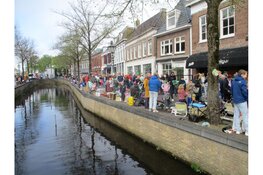 Gezellige drukte op de vrijmarkt in Heerenveen!