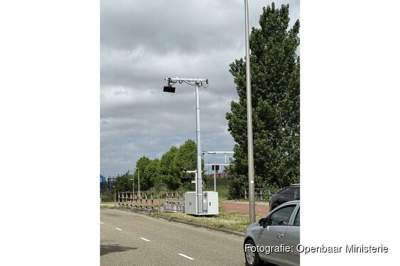 Eerste actieve focusflitser moet afleiding achter het stuur voorkomen
