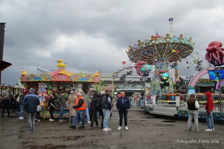 Gezellige drukte op de Pinksterkermis in Heerenveen