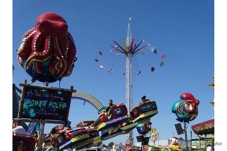 Gezellige drukte op de Pinksterkermis in Heerenveen