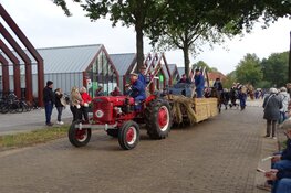 Boerenoptocht Flaeijelfeest Oude en Nieuwehorne druk bezocht!