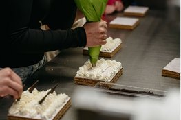 Leerlingen ontdekken toekomst op de werkvloer tijdens Doe Dag van Zuid Friesland On Stage