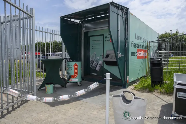 Primeur voor Heerenveen: eerste statiegeldbulkmachine geopend