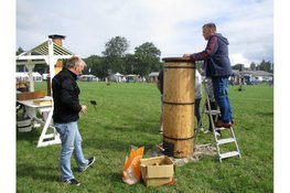 Gezellige drukte op het Fries kampioenschap palingroken in Tjalleberd