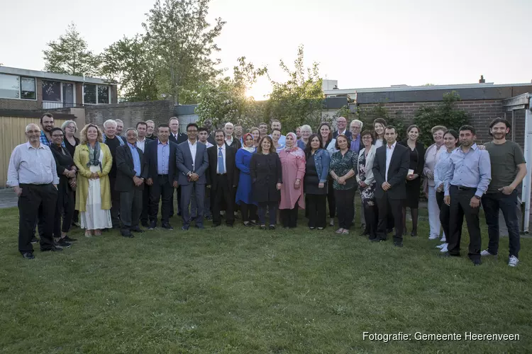 Samen aan tafel tijdens Heerenveense Vrijheidsmaaltijd