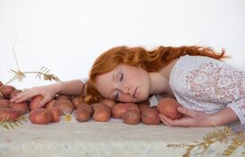 "Fruchtbere grônd / Fertile Soil "; Bildtse Aardappelweken