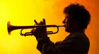 Eric Vloeimans met bigband Licks and Brains in het Posthuis Heerenveen