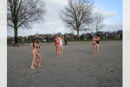 Nieuwjaarsduik Heidemeer Heerenveen!