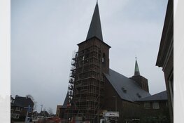 Restauratie kerktoren Heilige Geest kerk Heerenveen bezig