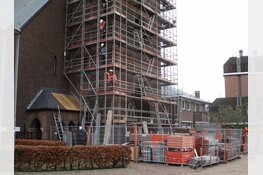 Restauratie kerktoren Heilige Geest kerk Heerenveen bezig