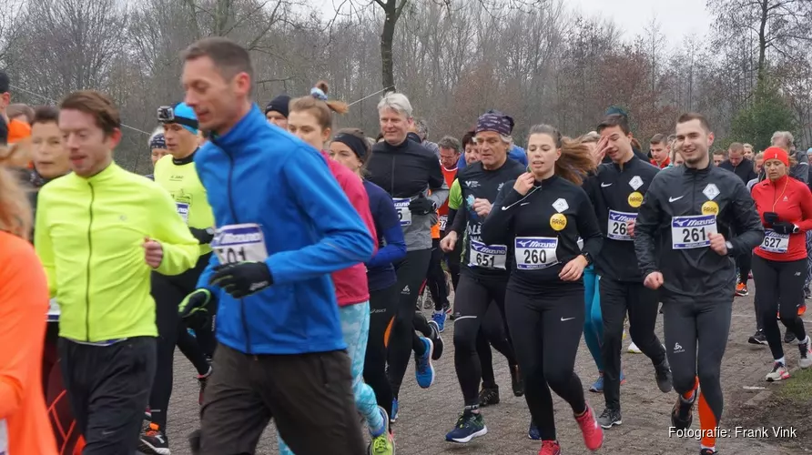 Veel deelnemers aan de start bij de Rotstergaastloop