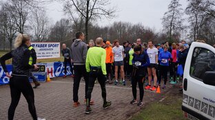 Veel deelnemers aan de start bij de Rotstergaastloop