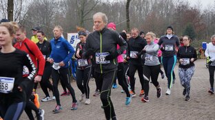 Veel deelnemers aan de start bij de Rotstergaastloop