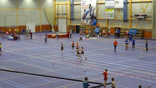 Veel deelnemers bij Indoor atletiek Sportstad Heerenveen