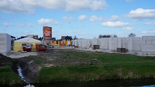 Bouw woningen  nieuwbouwplan de Creek wijk Skoatterwald vordert