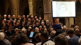Herdenkingsconcert Toonkunstkoor Heerenveen druk bezocht