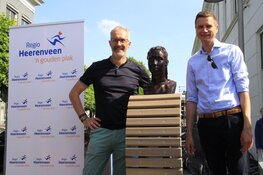 Walk of Fean officieel onthuld op het Gemeenteplein in Heerenveen