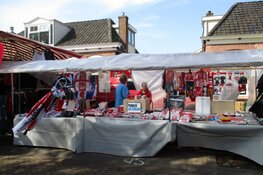 Gezellige drukte op de Skoattermerke in Oudeschoot