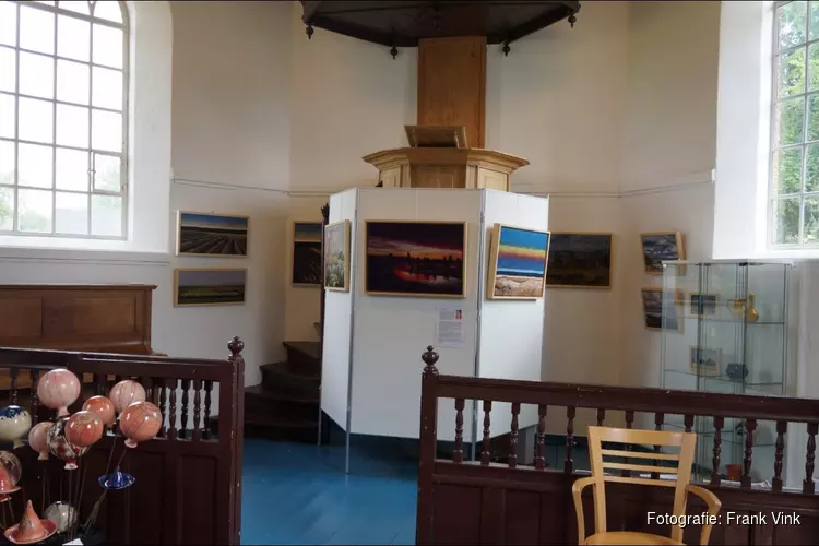 Expositie van wol schilderijen Pytsje Cuperus de galerie van Mildam
