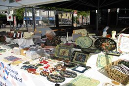 Turfstekers- en seniorenmarkt druk bezocht