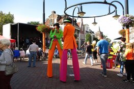 Turfstekers- en seniorenmarkt druk bezocht