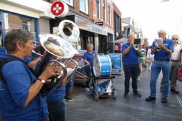 Turfstekers- en seniorenmarkt druk bezocht