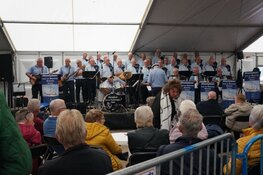 Drukte op het Flaeijelfeest in Nieuwehorne