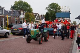 Allegorische optocht in de Knipe druk bezocht