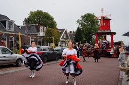 Allegorische optocht in de Knipe druk bezocht