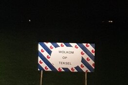 Texelse boeren plaatsen Fries bord: "Wolkom op Teksel"