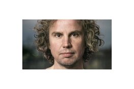 Dichter des Vaderlands, Tsead Bruinja, opent expositie