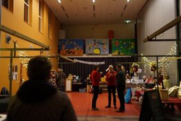 Gezellige drukte op de kerstmarkt in Oudeschoot