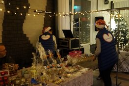 Gezellige drukte op de kerstmarkt in Oudeschoot