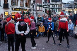 Gezellige drukte op de jaarlijkse kerstmarkt in Heerenveen