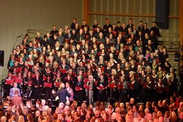 Kerstnachtviering 'Sportstad Heerenveen' trekt veel publiek